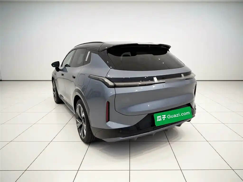 Lynk & Co 08 EM-P 2023 220km Halo