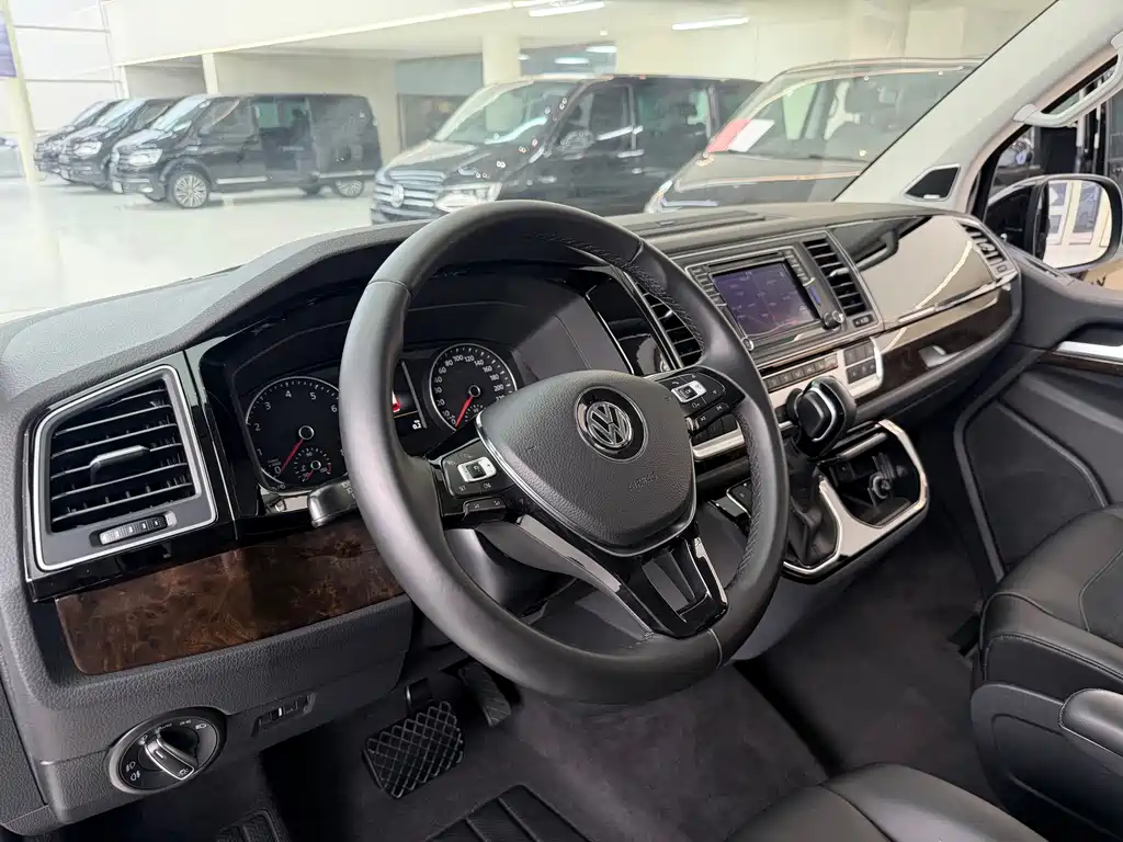 Volkswagen Multivan — миниатюра 9