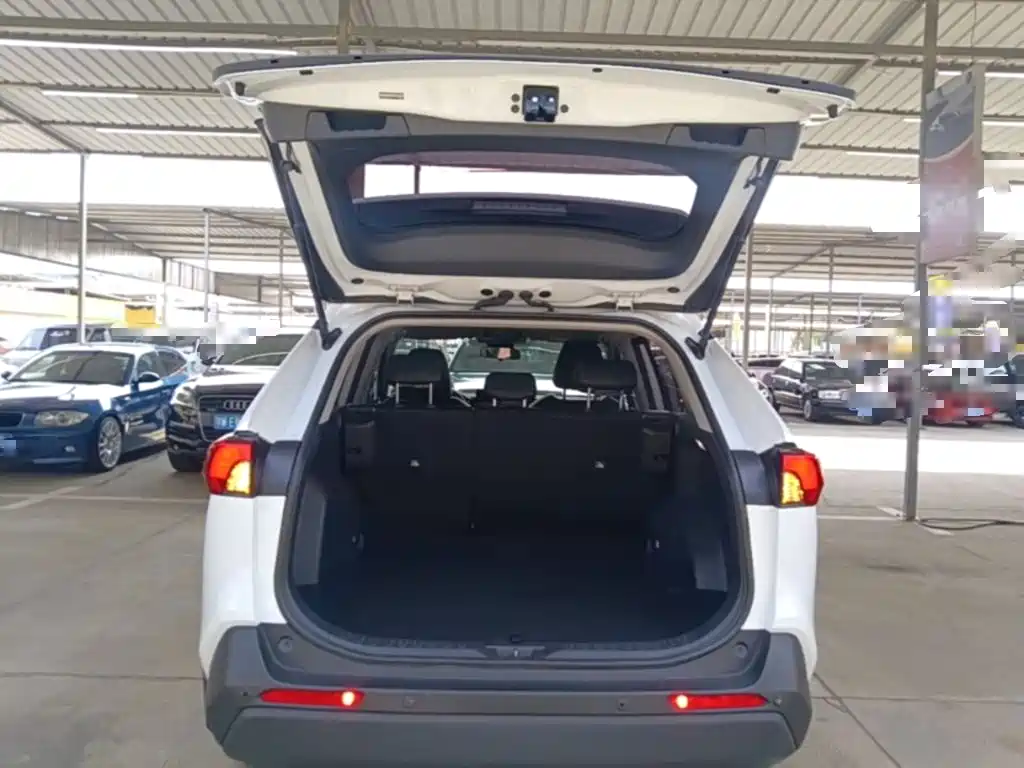 Toyota RAV4 — миниатюра 19