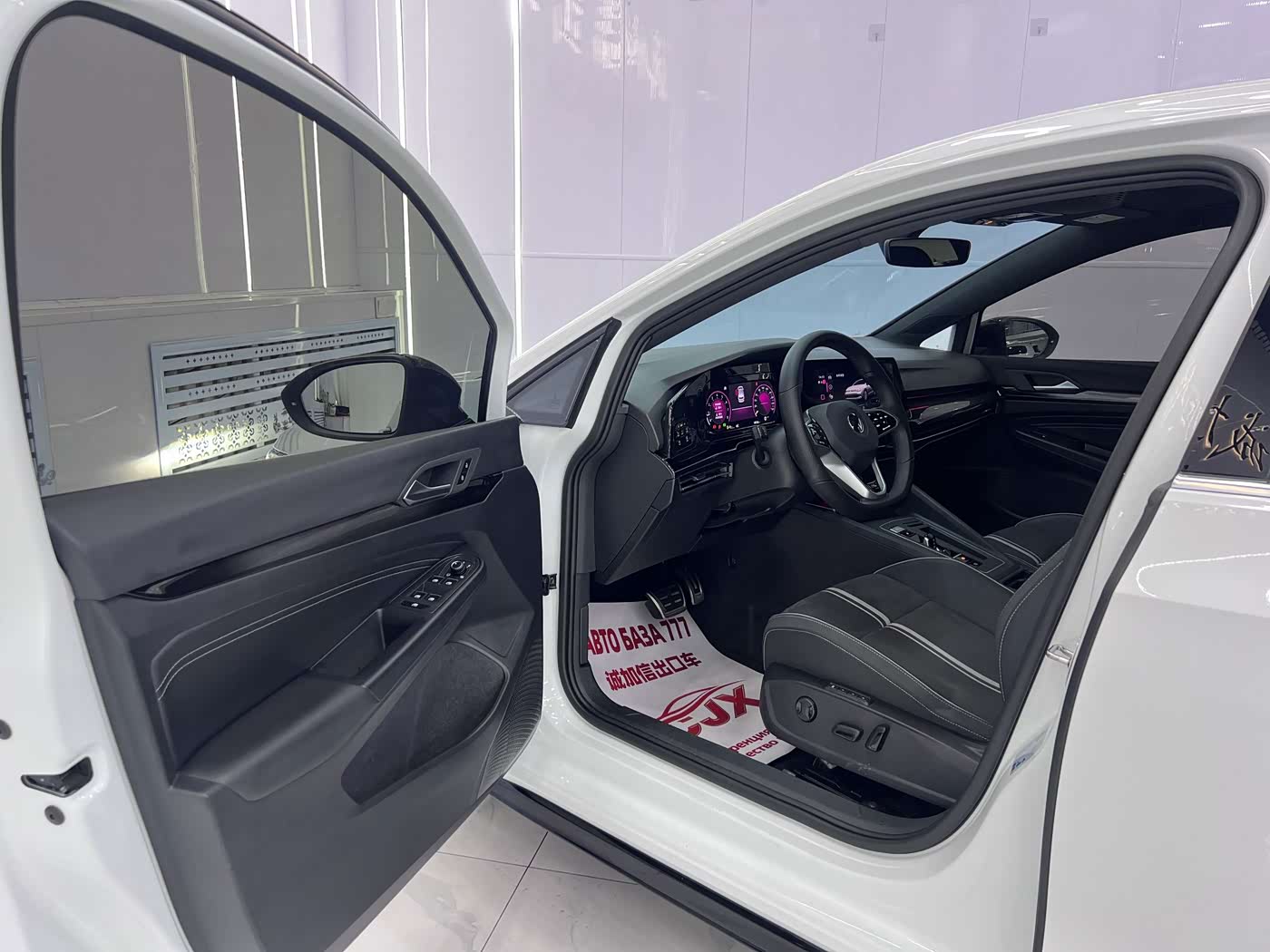 Audi Q3 1.4 л 2023 г. Белый, пробег 18000 км