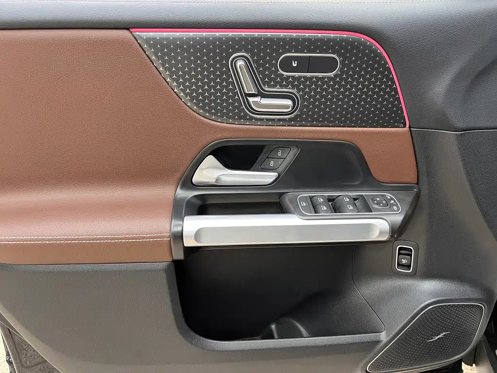Mercedes-Benz EQB — миниатюра 12