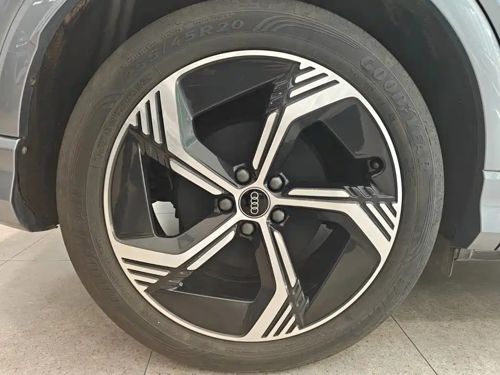 Audi Q4 e-tron — миниатюра 11