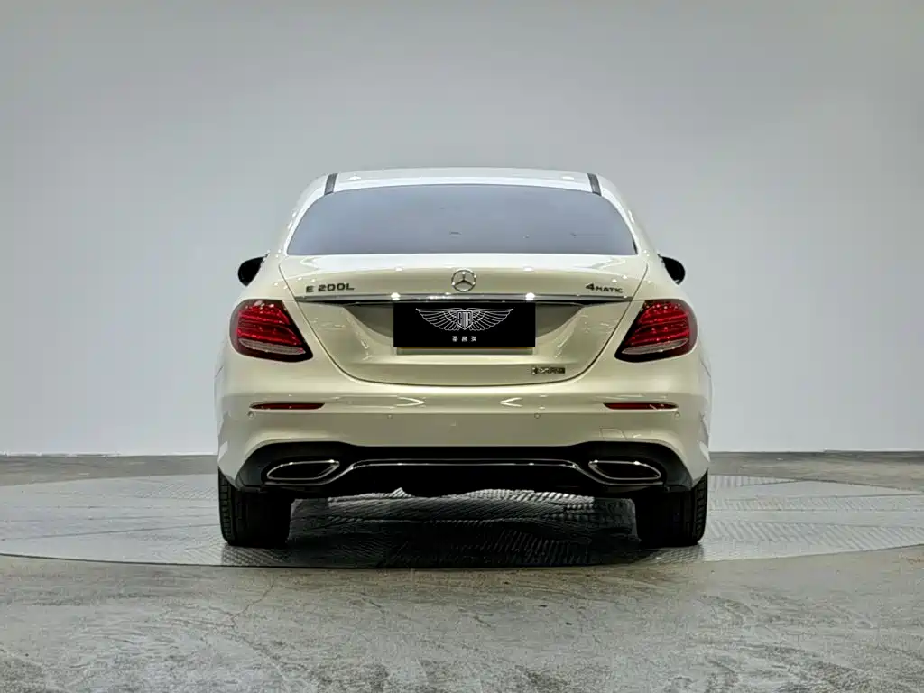 Mercedes-Benz E-Class — миниатюра 3