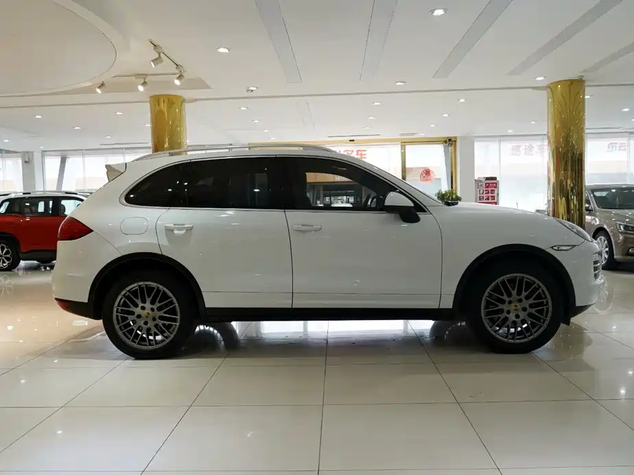 Porsche Cayenne — миниатюра 12
