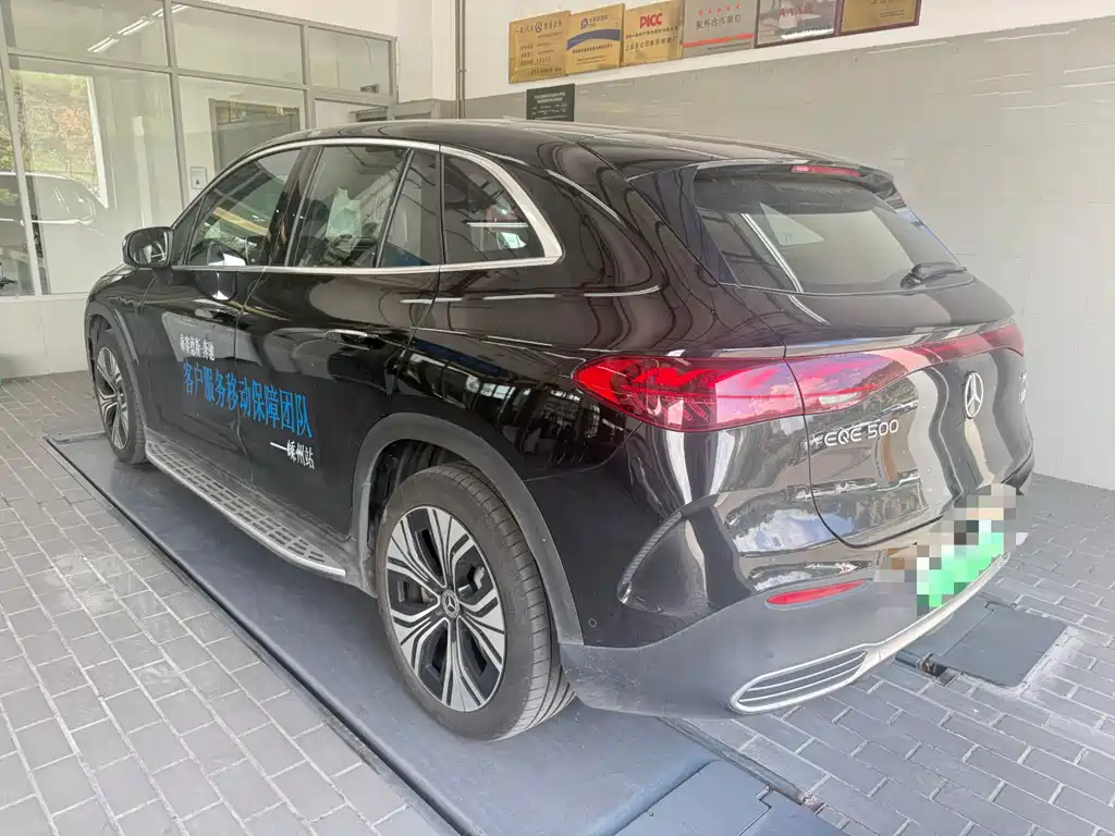 Mercedes-Benz EQE SUV — миниатюра 3