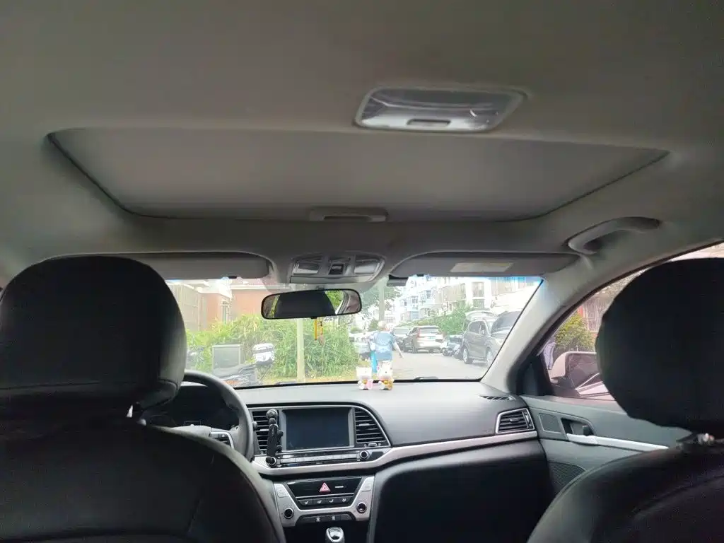 Hyundai Elantra — миниатюра 9