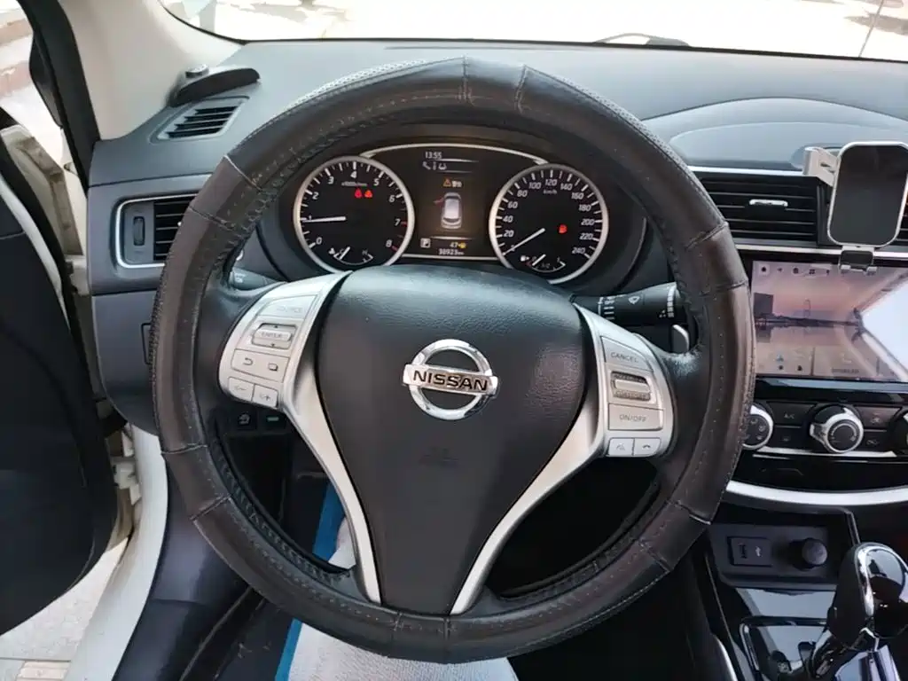 Nissan Tiida — миниатюра 11