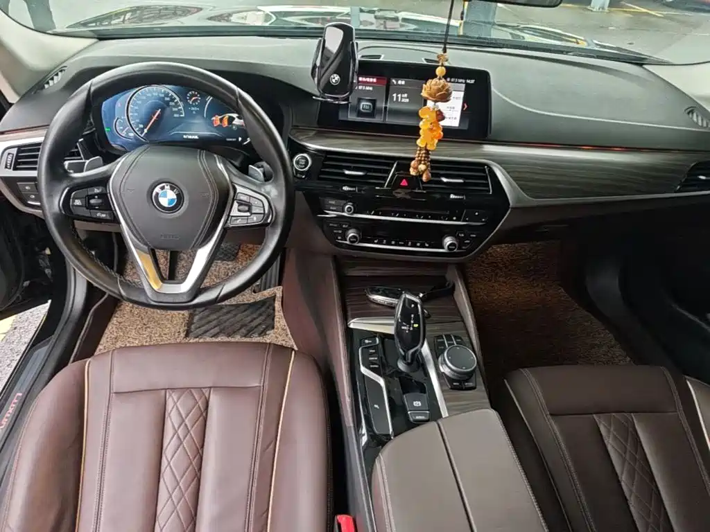 BMW 5 Series — миниатюра 10