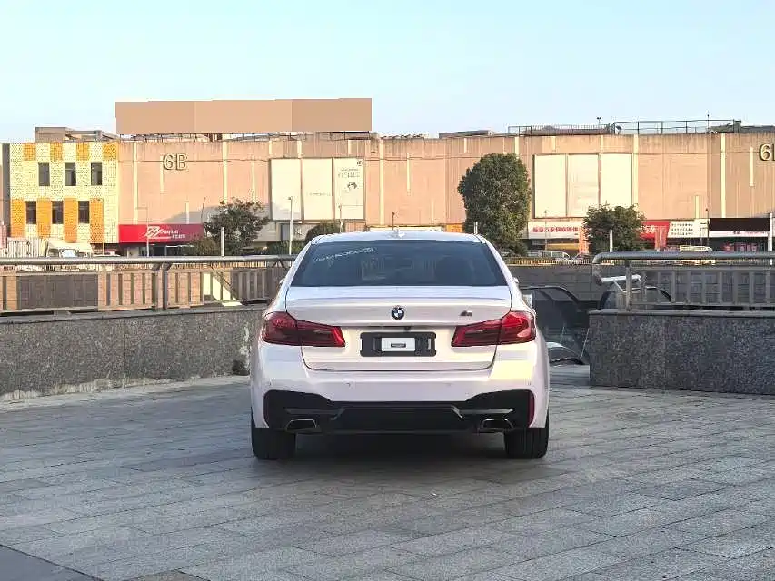 BMW 5 Series — миниатюра 3