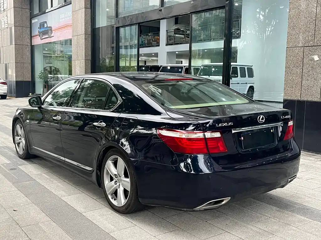 Lexus LS — миниатюра 5