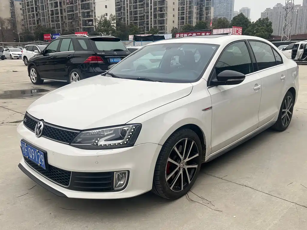 Volkswagen Sagitar 2015
