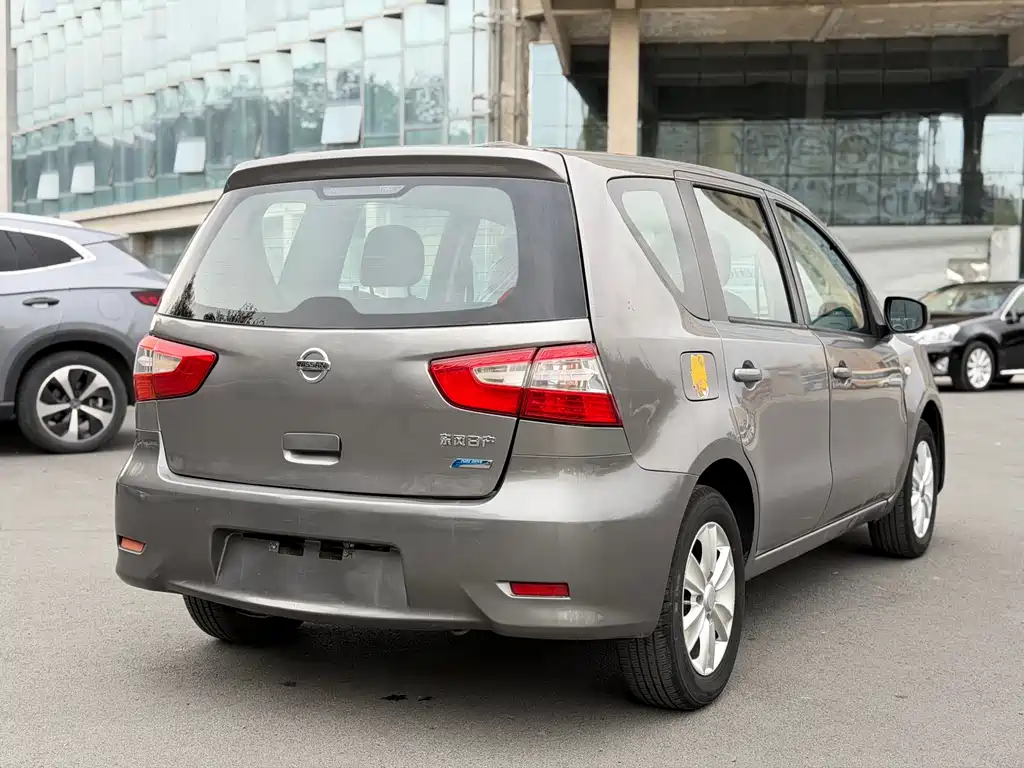 Nissan Livina — миниатюра 6