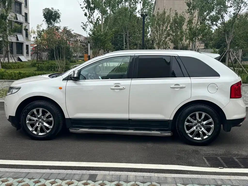 Ford Edge (Import) — миниатюра 6