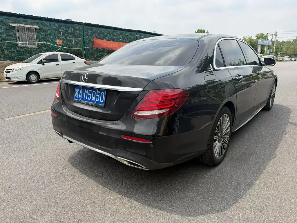 Mercedes-Benz E-Class — миниатюра 6