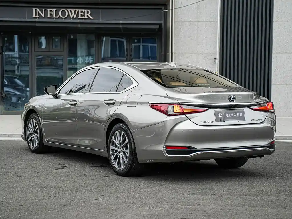 Lexus ES — миниатюра 6