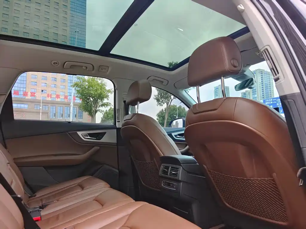Audi Q7 — миниатюра 11