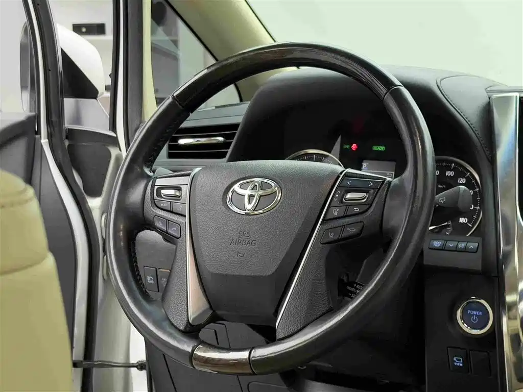 Toyota Vellfire — миниатюра 13