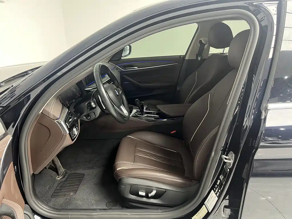 BMW 5 Series — миниатюра 12
