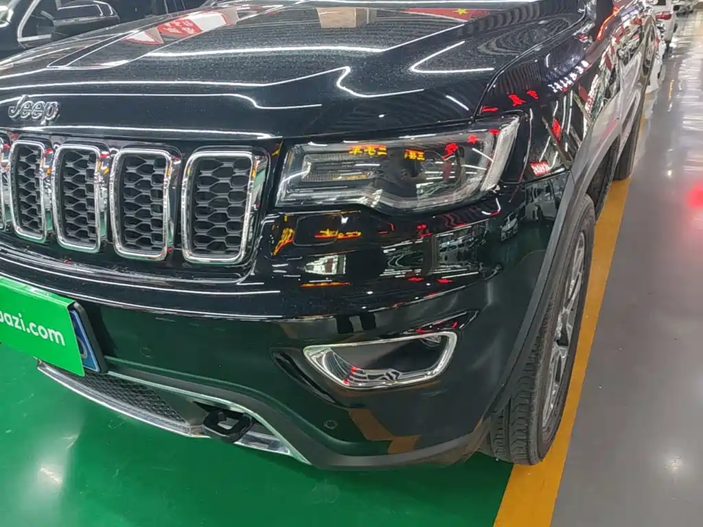 Jeep Grand Cherokee (Import) — миниатюра 24