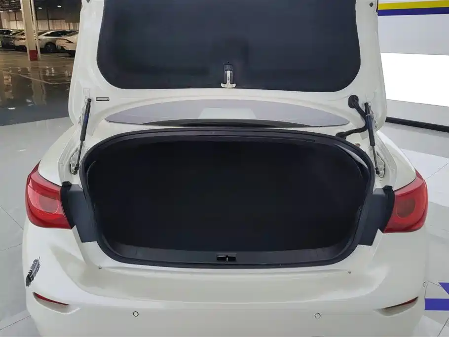 Infiniti Q50L 2016 2.0T Comfort