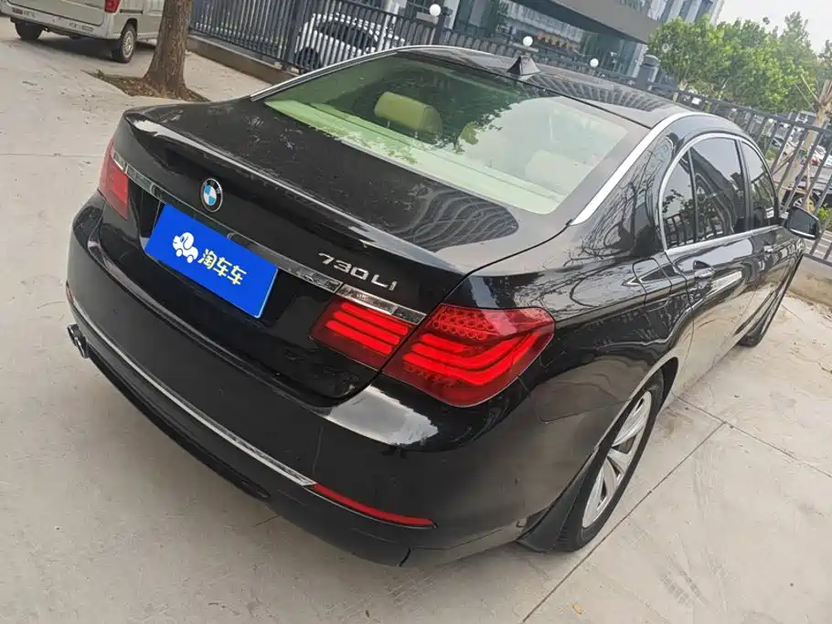 BMW 7 Series — миниатюра 3
