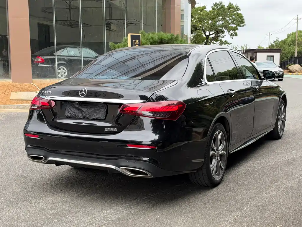 Mercedes-Benz E-Class — миниатюра 16