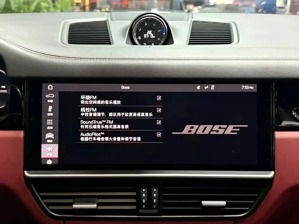 Porsche Cayenne — миниатюра 12