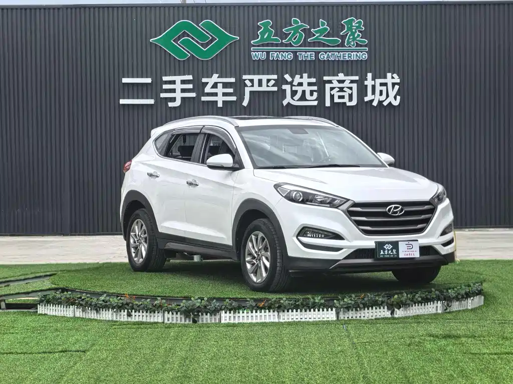 MODERN TUCSON