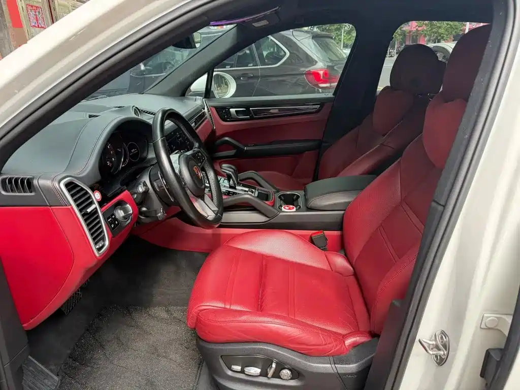 Porsche Cayenne — миниатюра 5