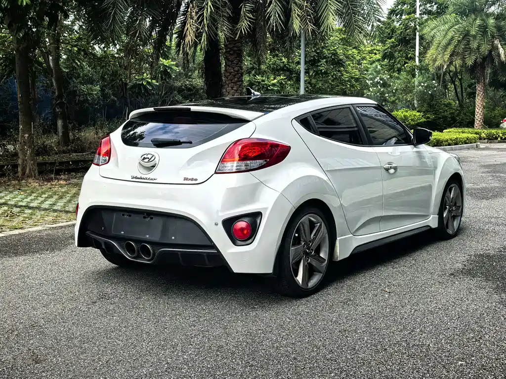 HYUNDAI VELOSTER
