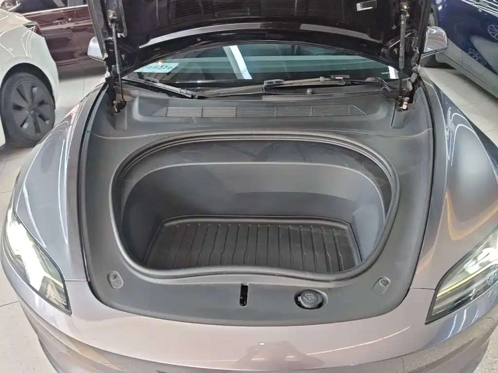 Tesla Model 3 — миниатюра 20