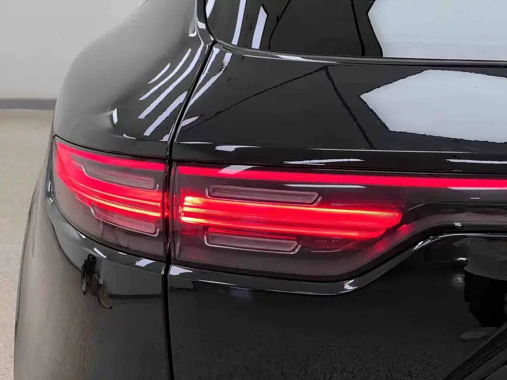 Porsche Cayenne — миниатюра 6