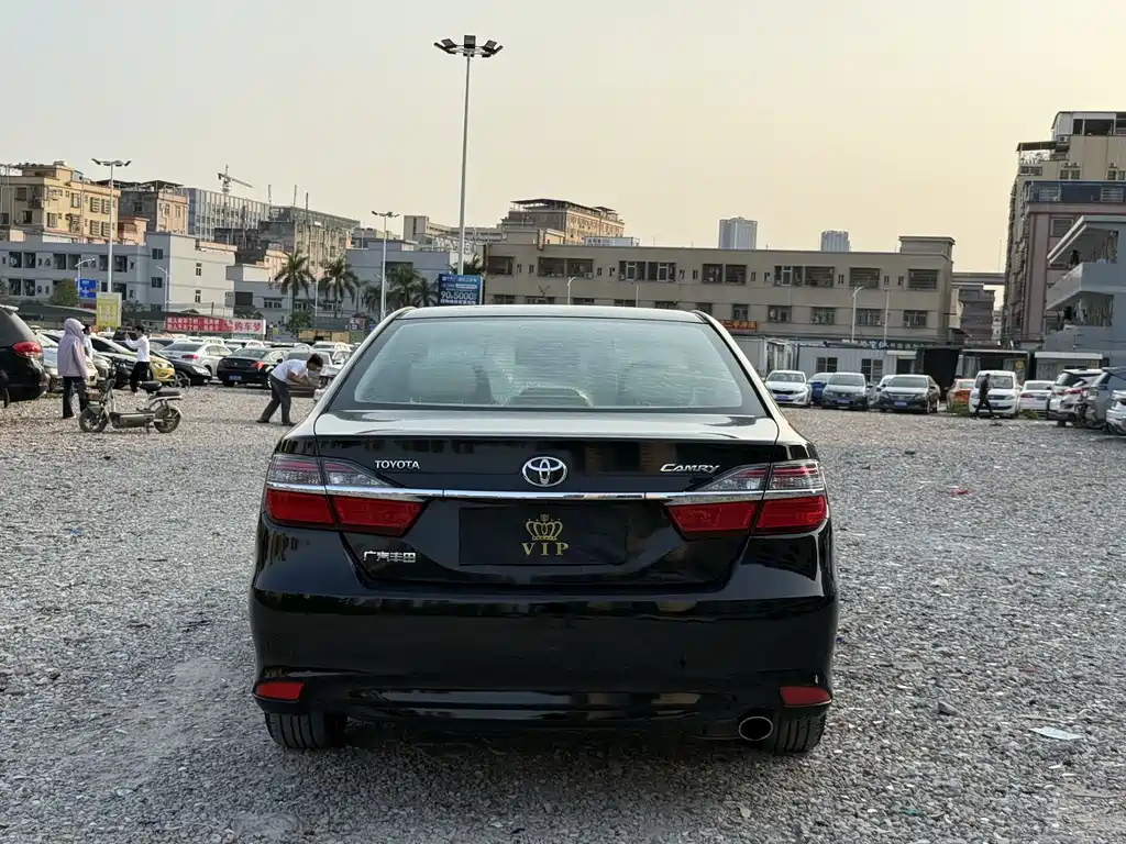 TOYOTA CAMRY