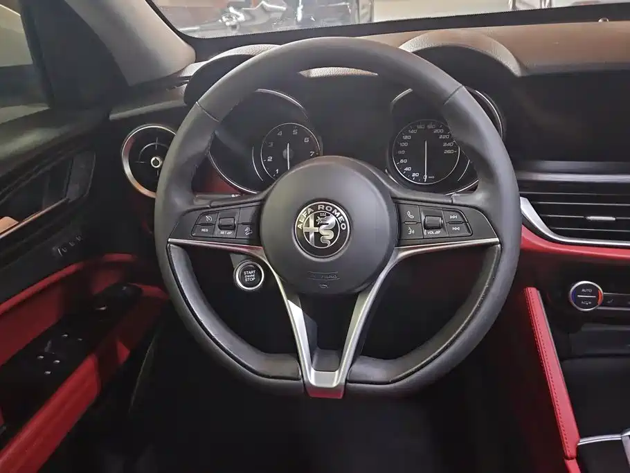 Alfa Romeo Stelvio — миниатюра 15