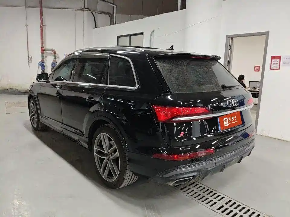 Audi Q7 — миниатюра 9
