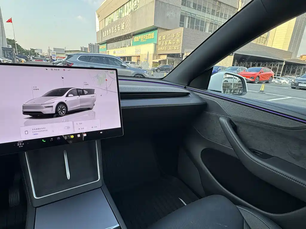 Tesla Model Y L — миниатюра 12