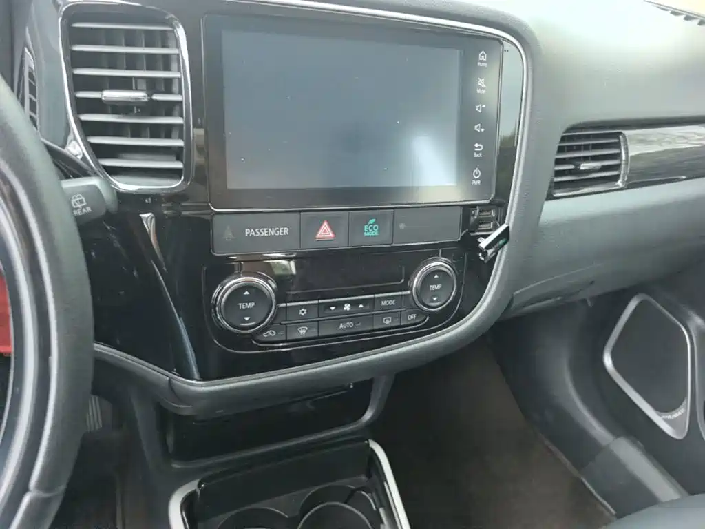 Mitsubishi Outlander — миниатюра 13