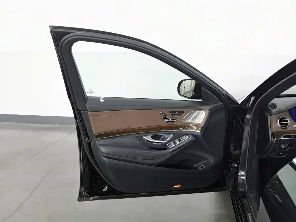 Mercedes-Benz S-Class — миниатюра 8