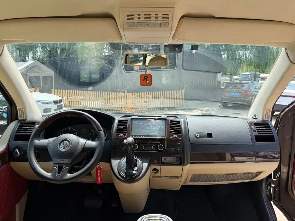 Volkswagen Caravelle — миниатюра 12