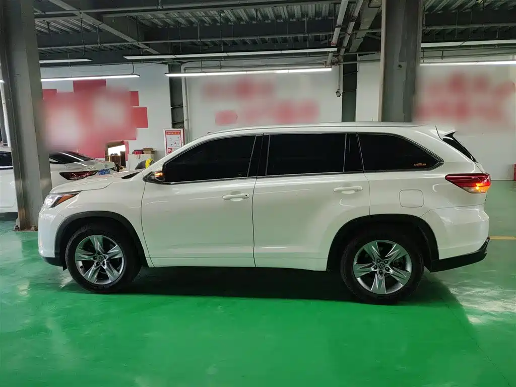 TOYOTA HIGHLANDER