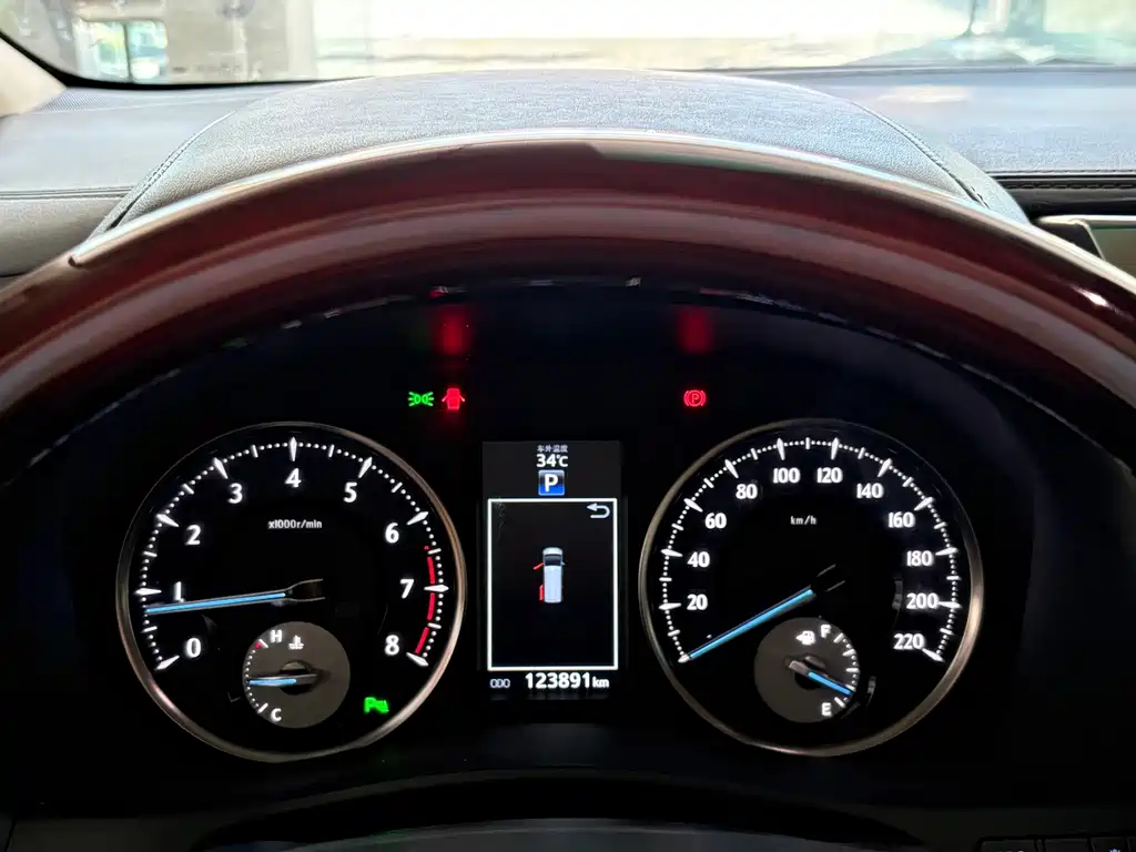 Toyota Alphard — миниатюра 9