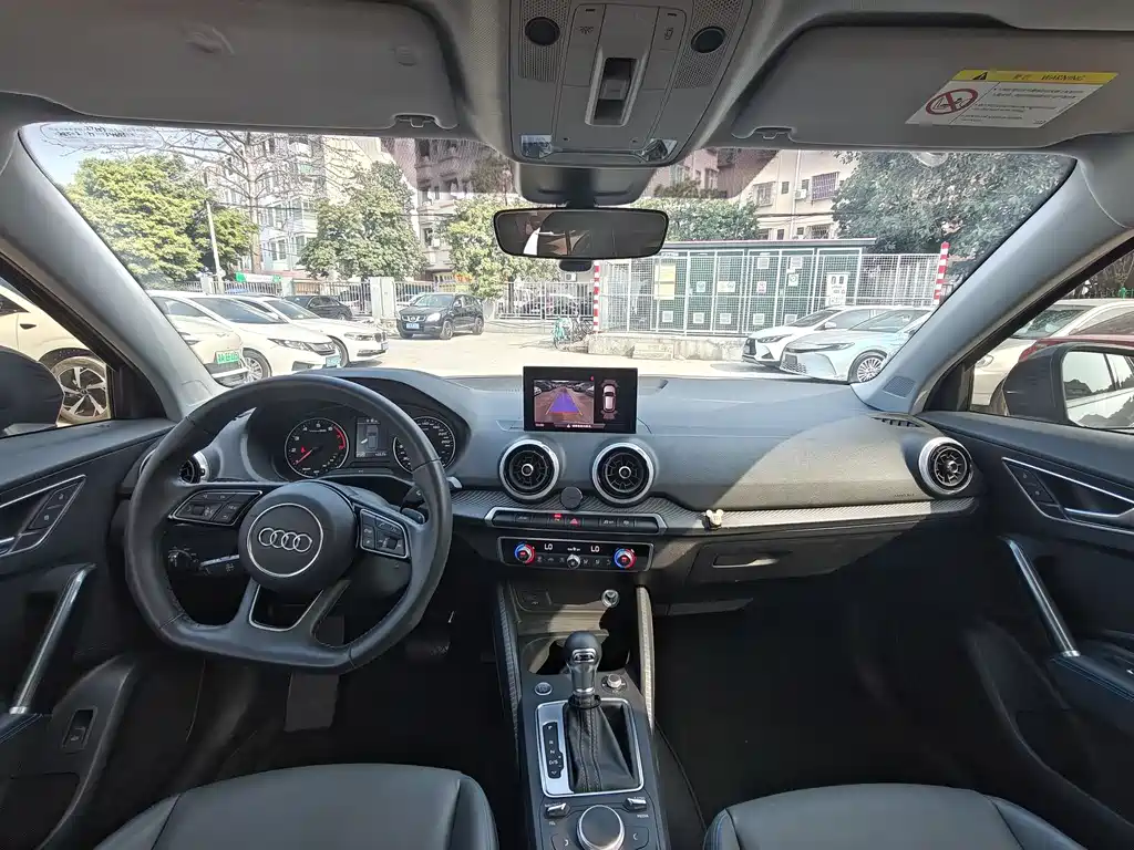 AUDI Q2L