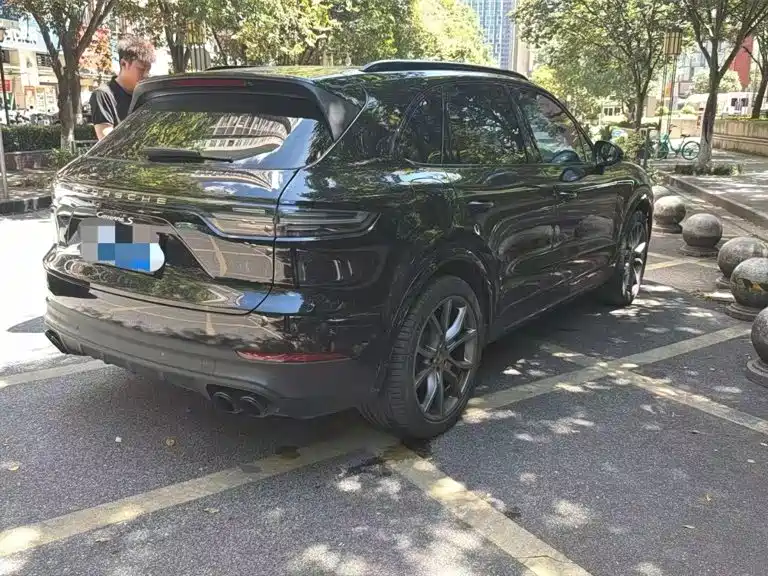 Porsche Cayenne — миниатюра 9
