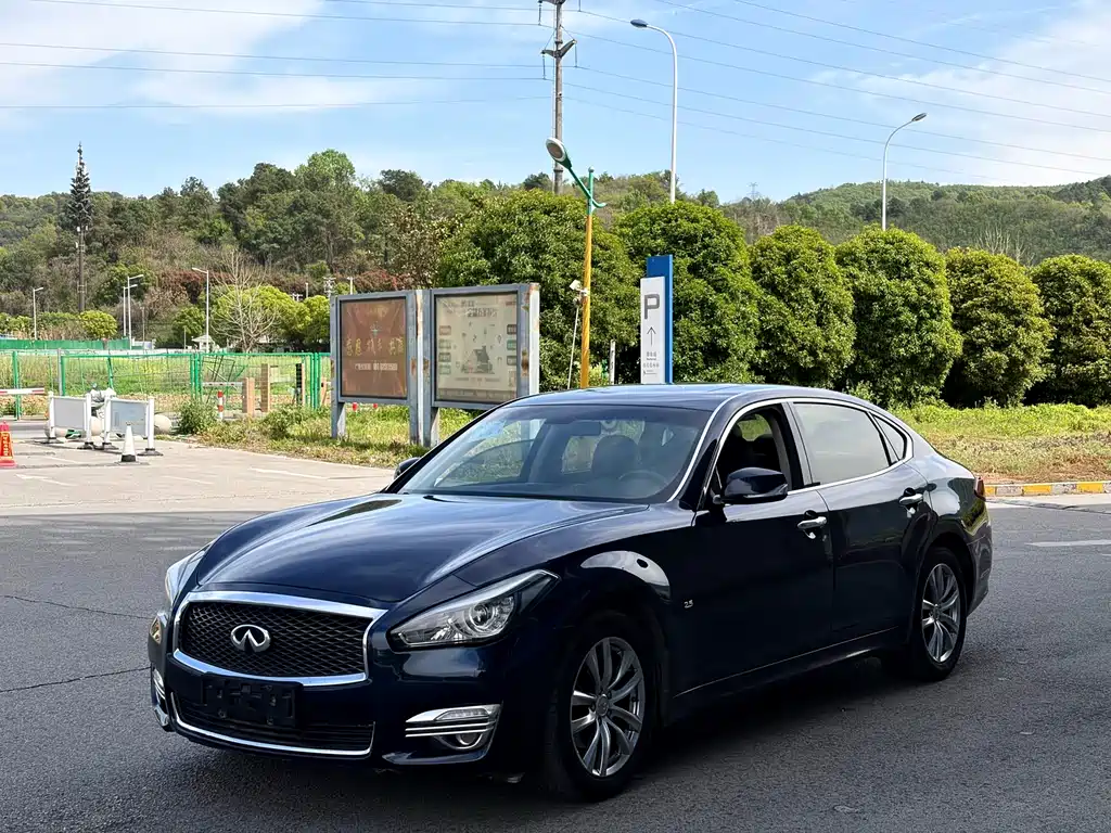 Купить Infiniti Q70