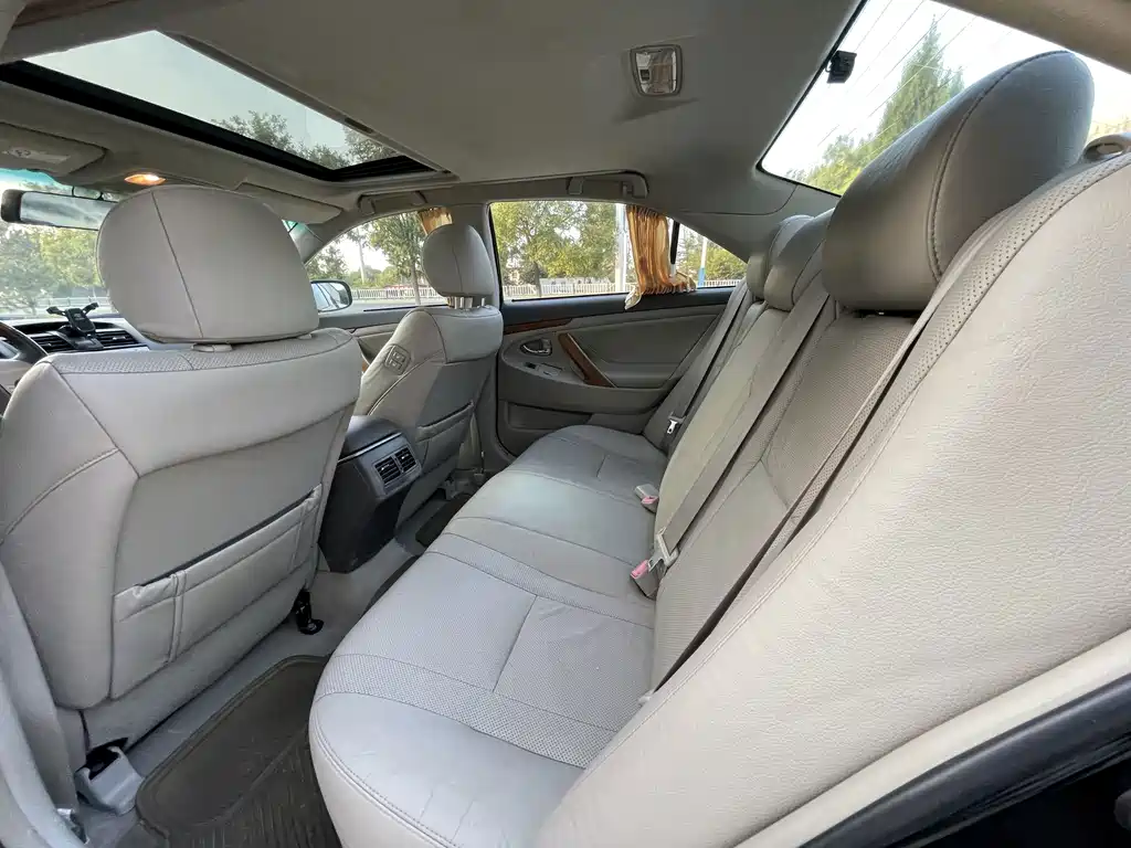 Toyota Camry — миниатюра 9