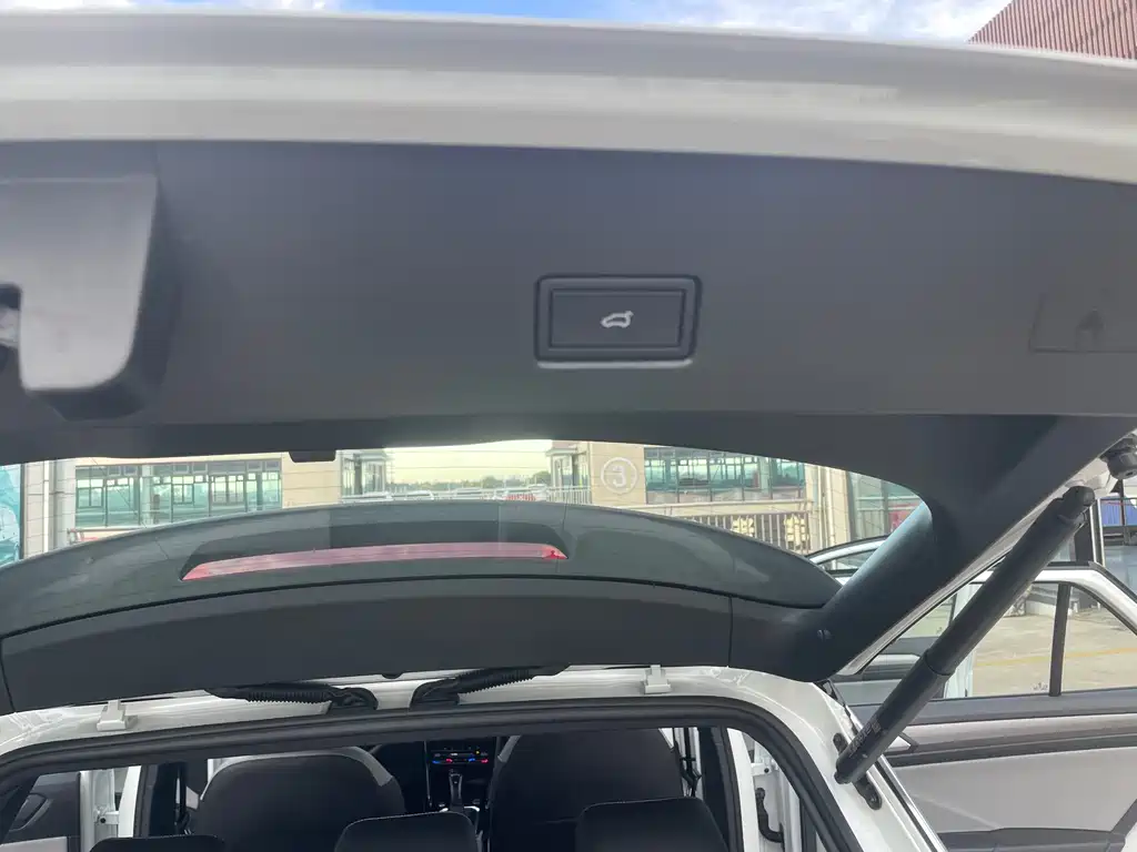 VOLKSWAGEN T ROC EXPLORING SONGS