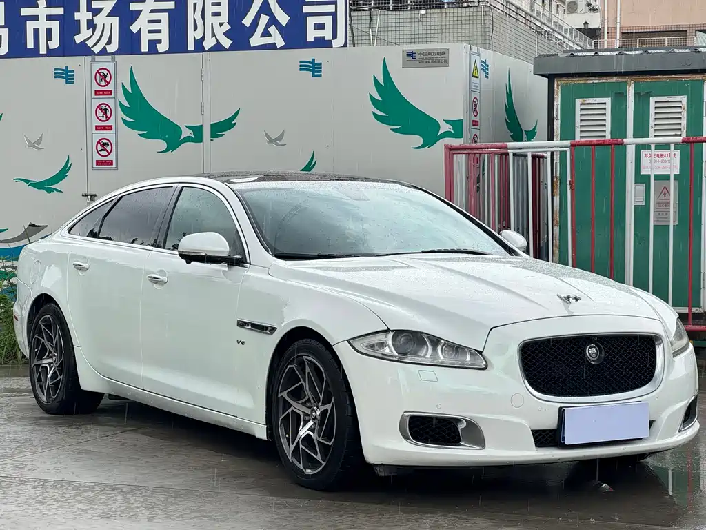 Jaguar XJ — миниатюра 2