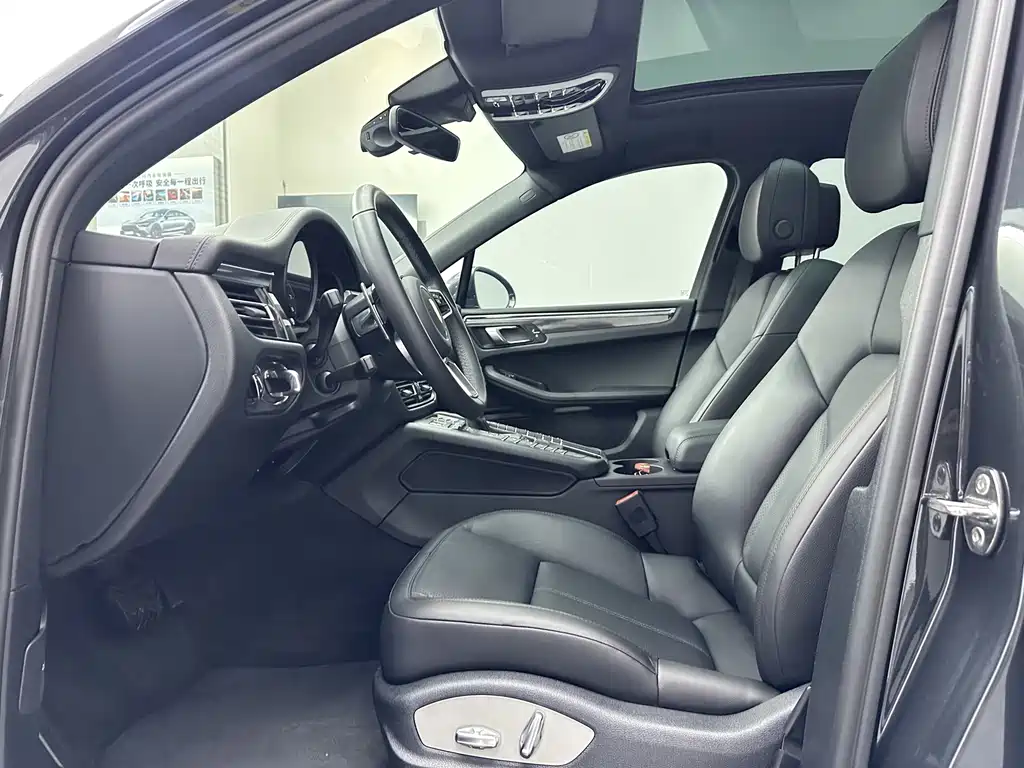 Porsche Macan — миниатюра 7