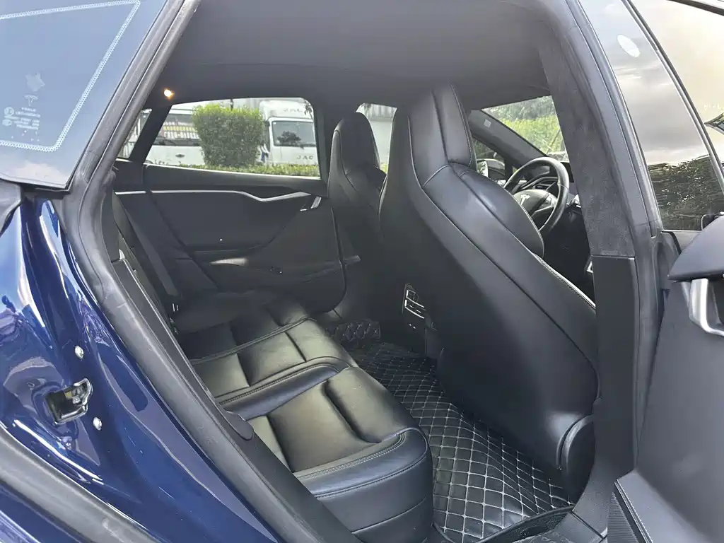 Tesla Model S — миниатюра 11