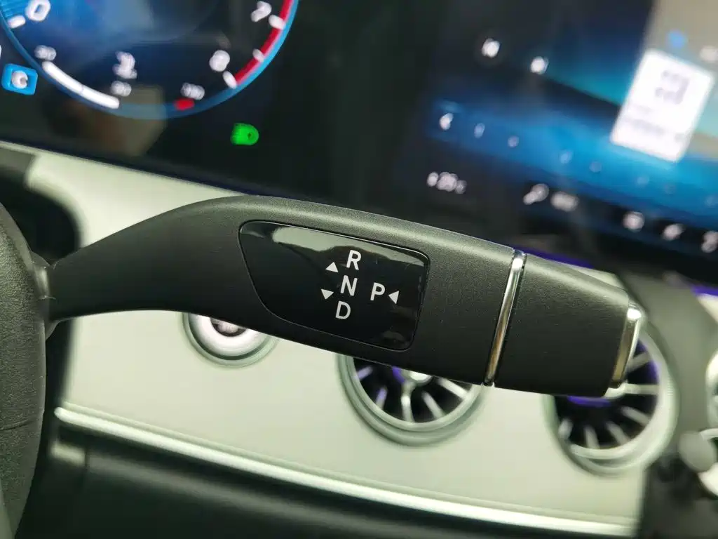 Mercedes-Benz E-Class (Import) — миниатюра 13